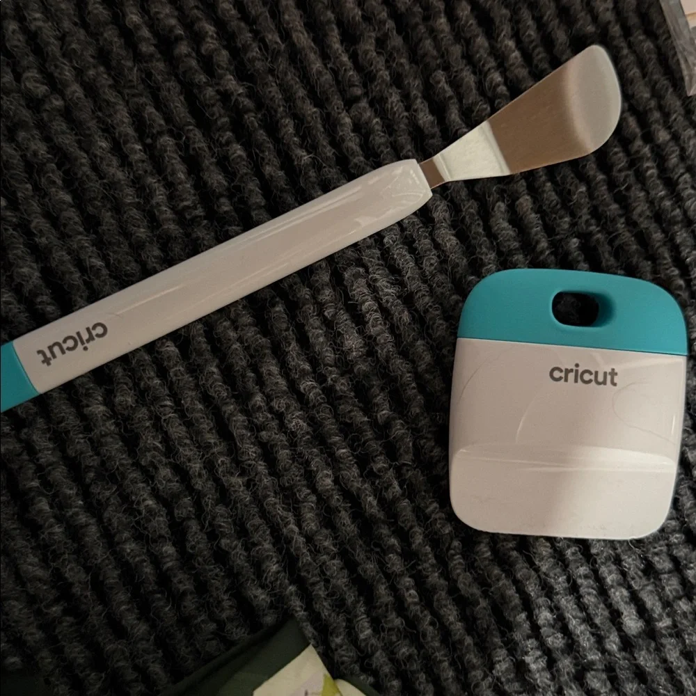 Cricut Joy machine with carry case and bundle of accessories. - Picture 7 of 17